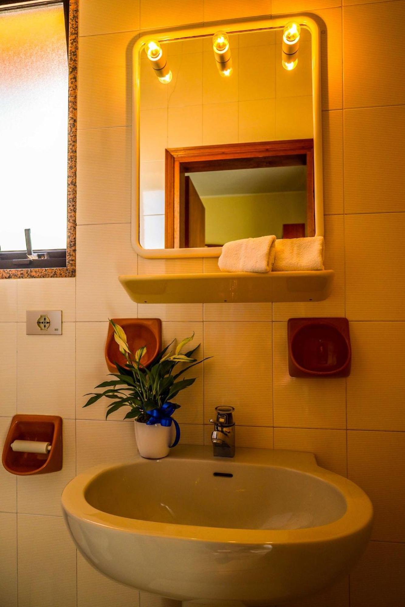 Easy Hotel Meryon Sottomarina Exterior photo