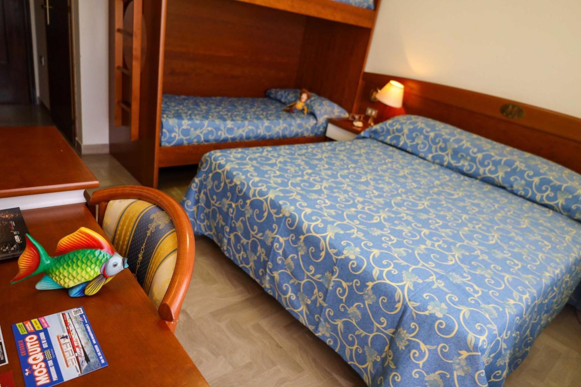 Easy Hotel Meryon Sottomarina Exterior photo