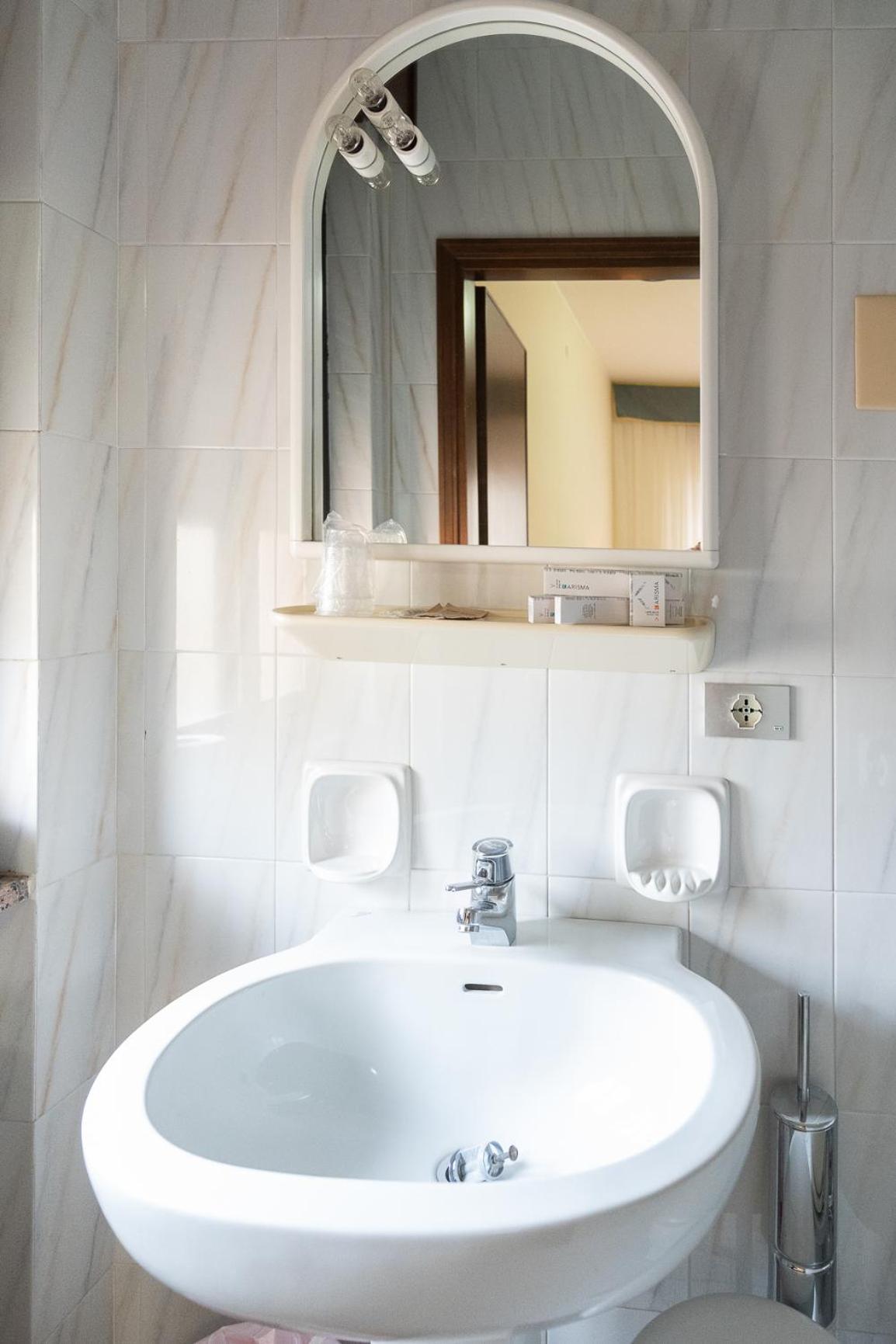 Easy Hotel Meryon Sottomarina Room photo