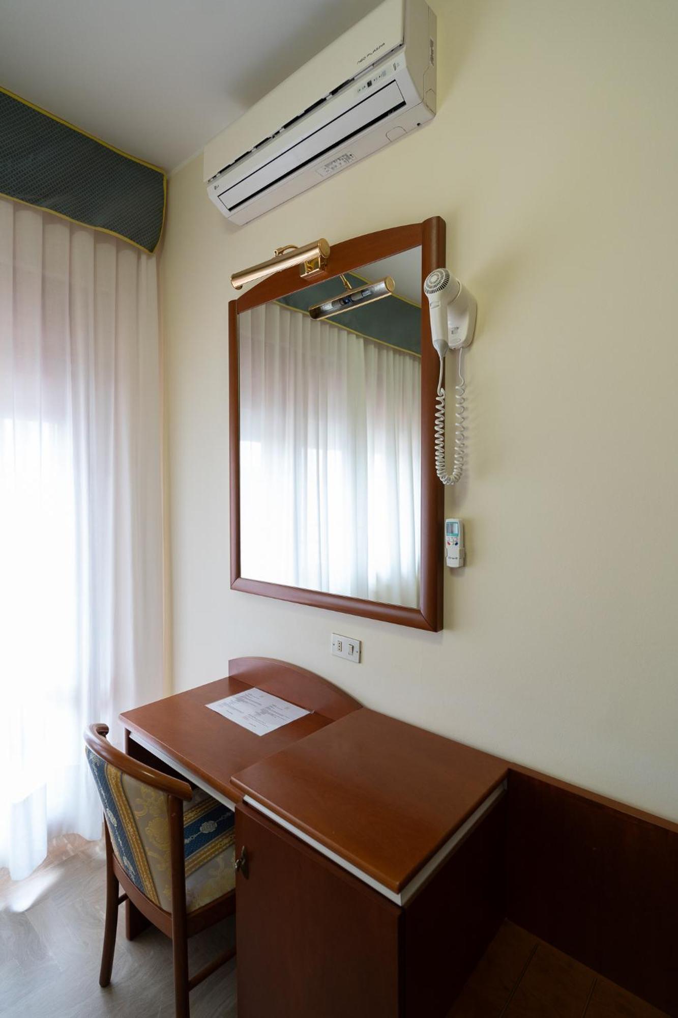 Easy Hotel Meryon Sottomarina Room photo