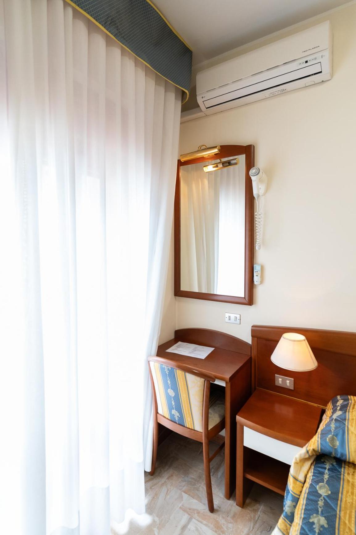 Easy Hotel Meryon Sottomarina Room photo