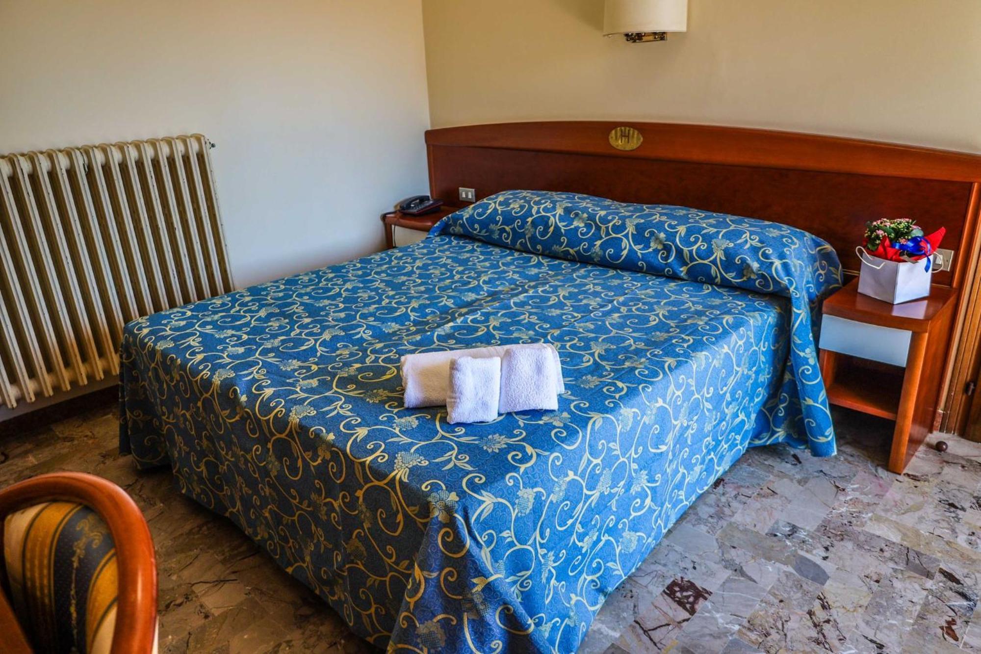 Easy Hotel Meryon Sottomarina Exterior photo